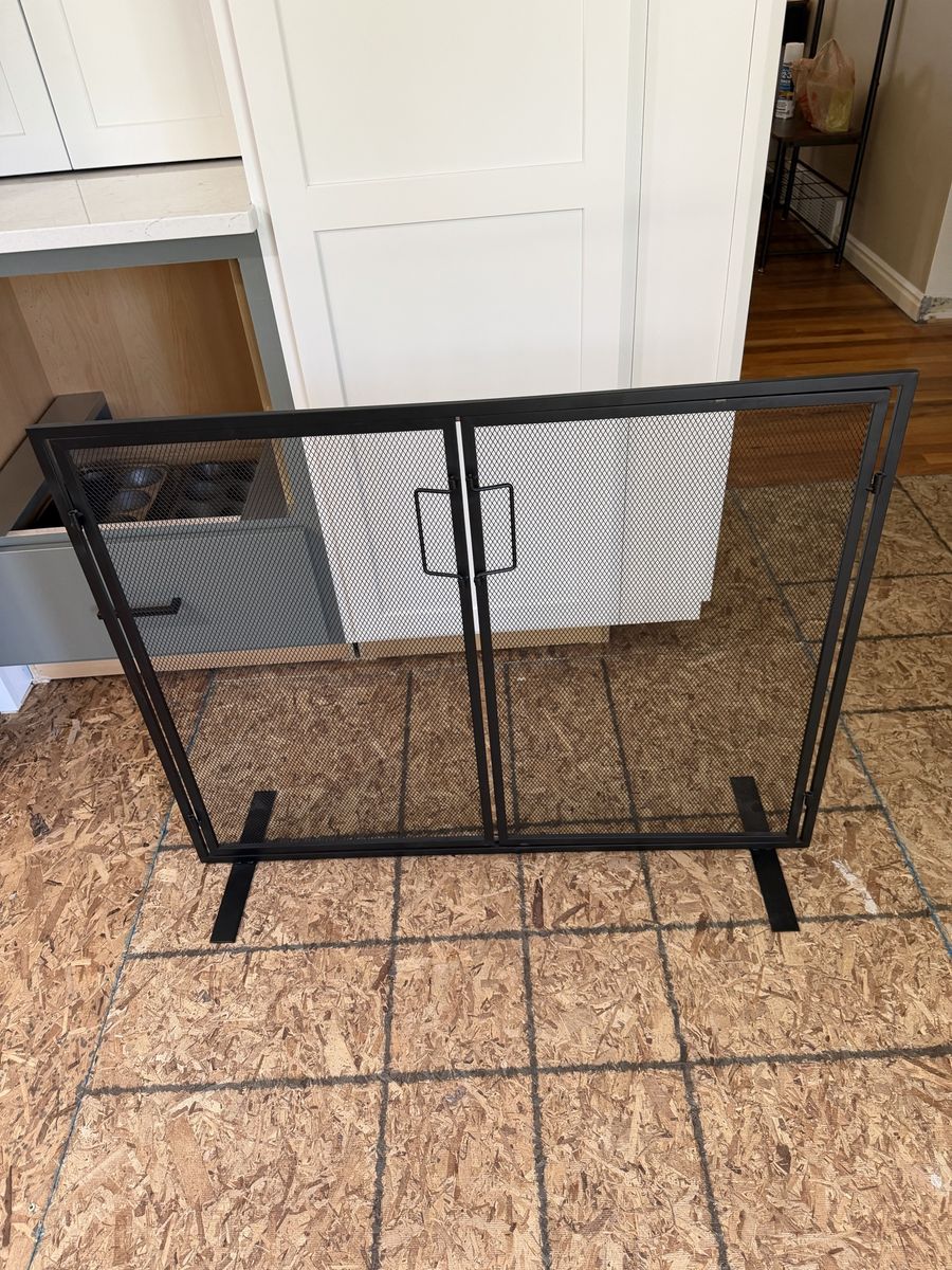 VEVOR Black Metal Fireplace Screen Guard with Magnetic Doors (39" x 31")