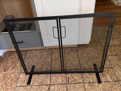 VEVOR Black Metal Fireplace Screen Guard with Magnetic Doors (39" x 31")