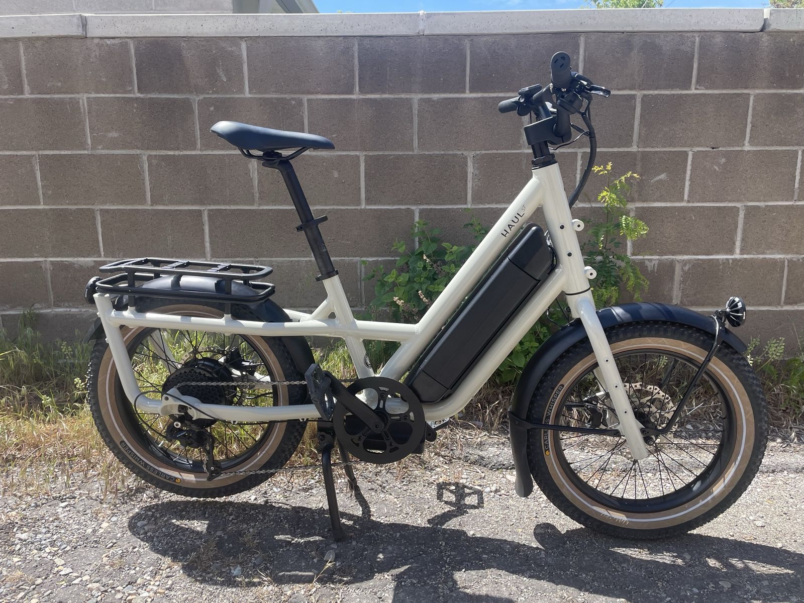 Specialized Globe Haul St White Ebike electric cargo bike