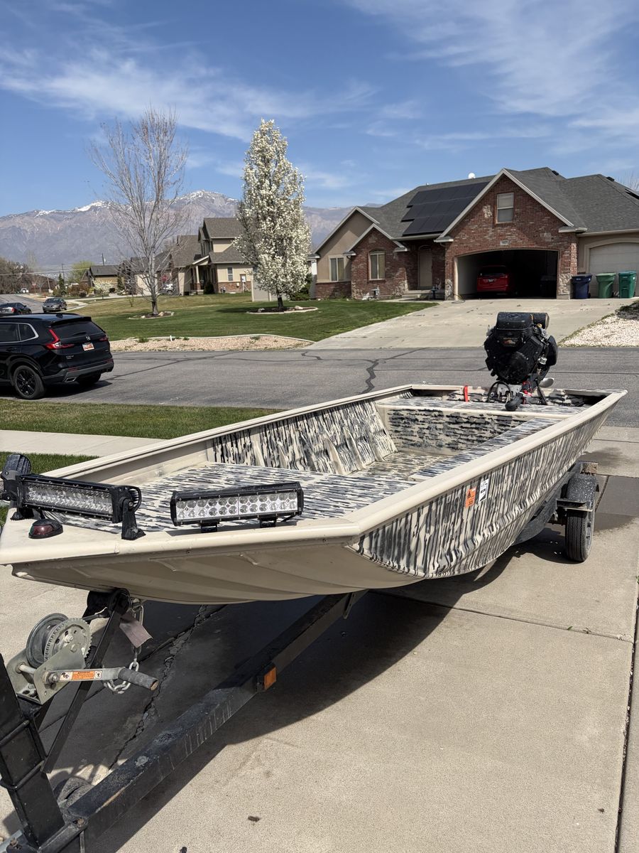 1648 Duck Boat w/ 40hp Mudbuddy