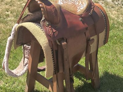 Comfortable & Fancy Plesao Saddle – Padded Seat (16”)