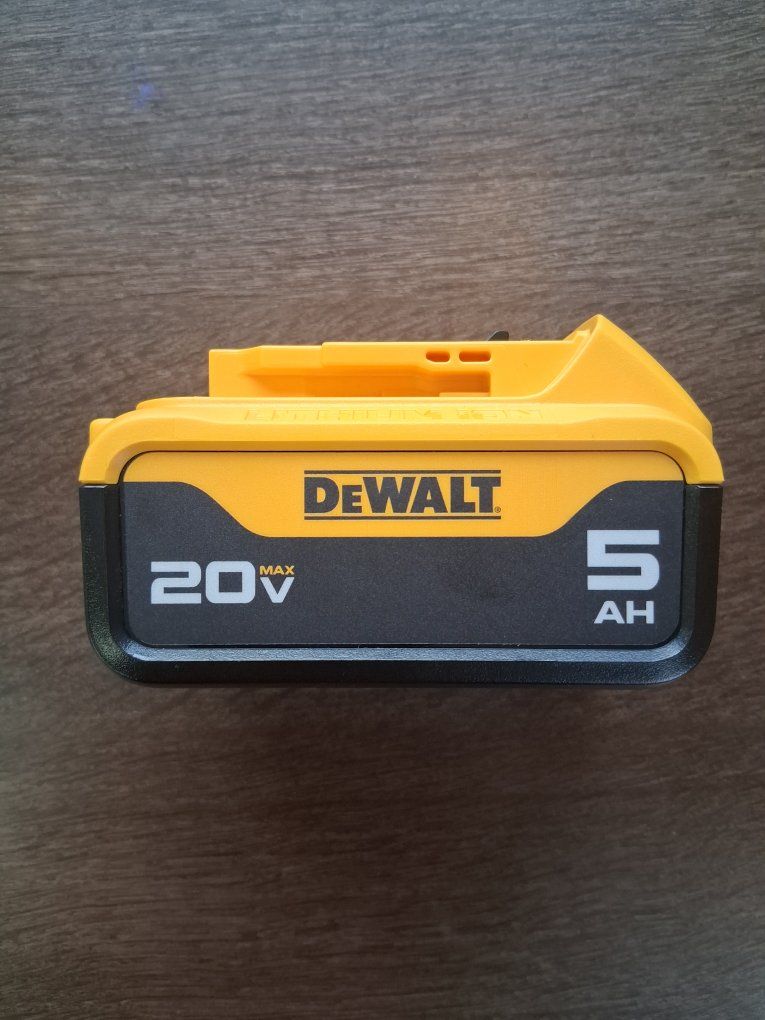 DEWALT DCB205 20V MAX 5.0Ah Lithium Ion Battery Pack for Power Tools