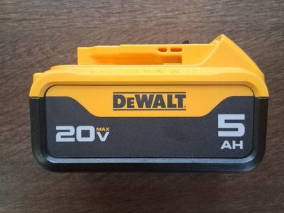 DEWALT DCB205 20V MAX 5.0Ah Lithium Ion Battery Pack for Power Tools