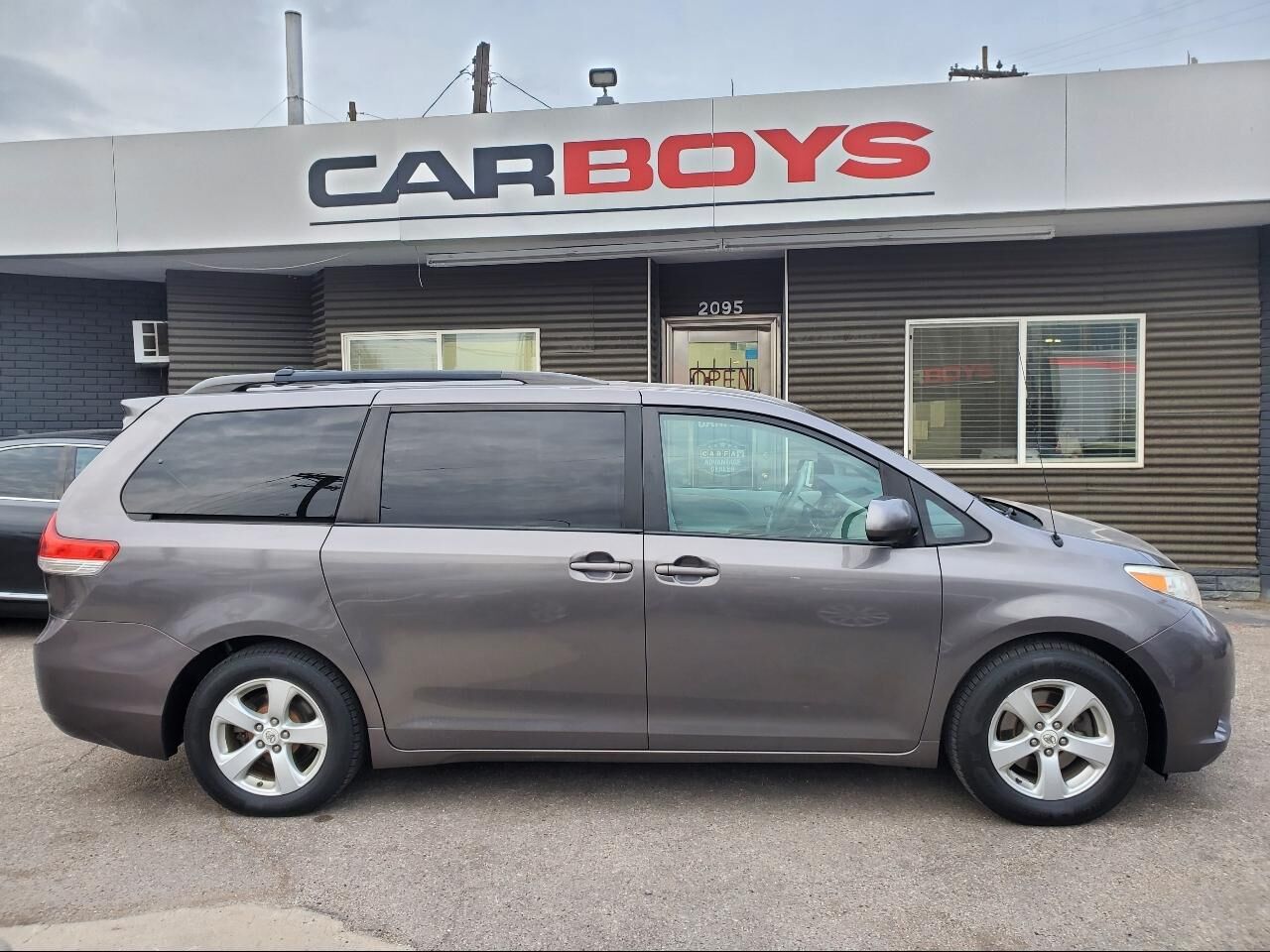 2012 Toyota Sienna LE 8-Passenger