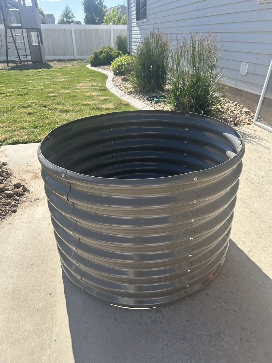 Circular planter box 3 foot wide 2 foot tall