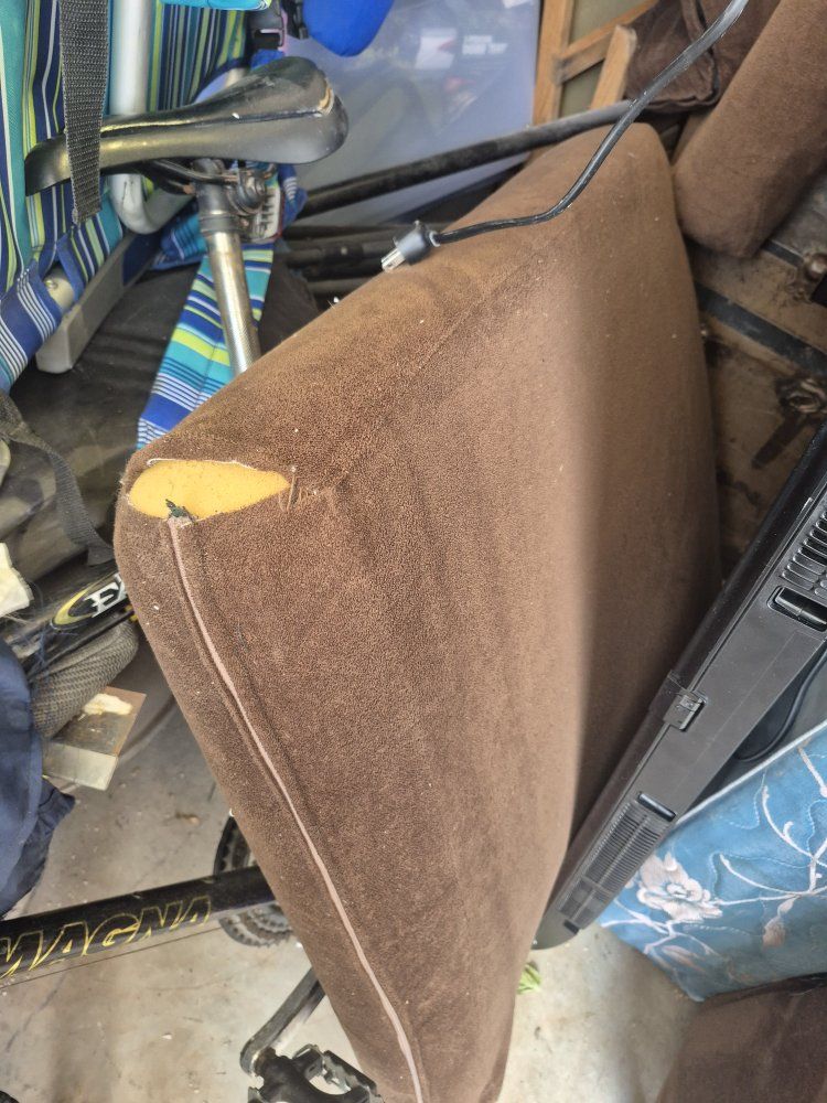 FREE 6 Piece Couch w Ottoman