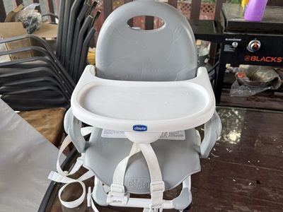 Chicco Pocket Snack Booster Seat - Portable, Adjustable Feeding Chair with Tray, Gray