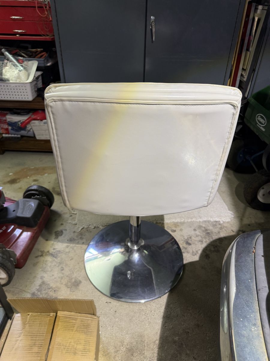 Main image 3