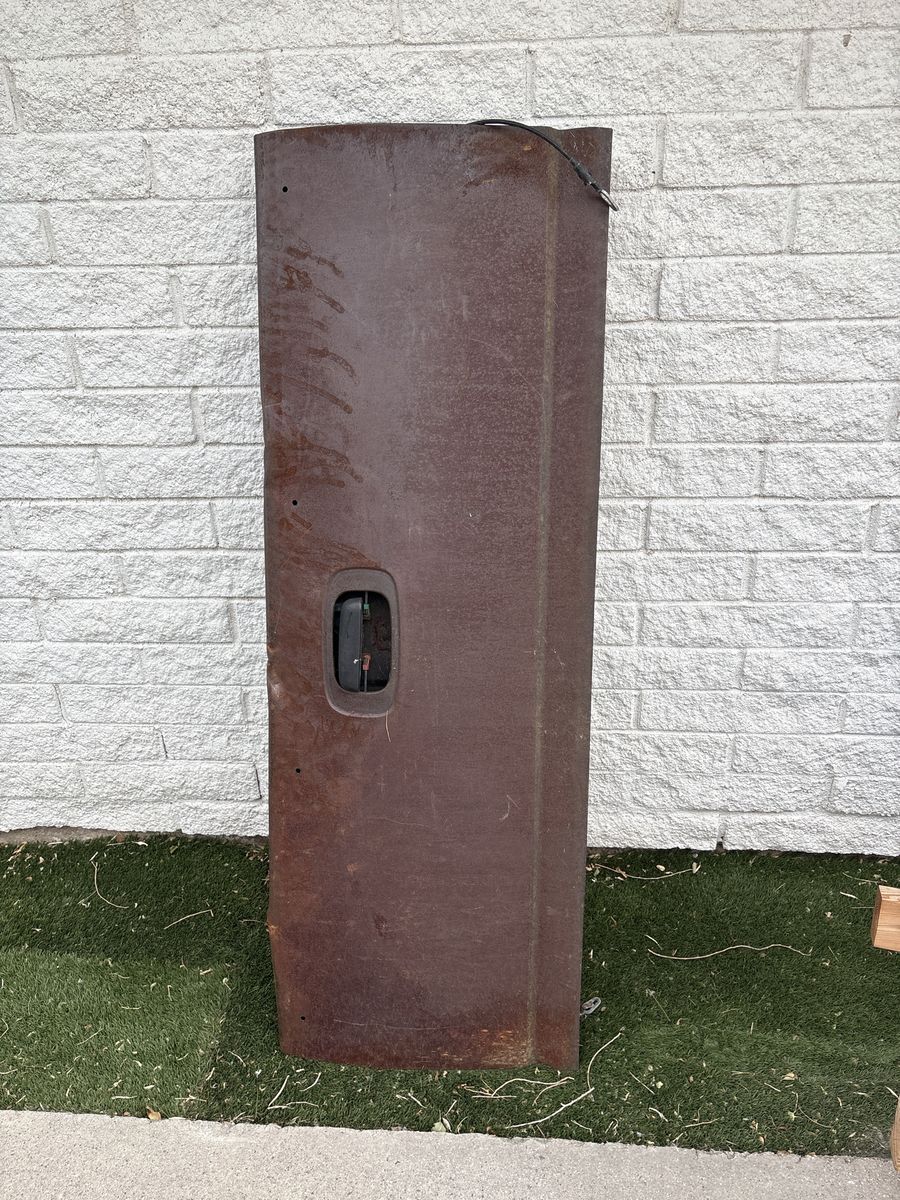Used Truck Tailgate with Rust and Handle 2004 Chevy Silverado