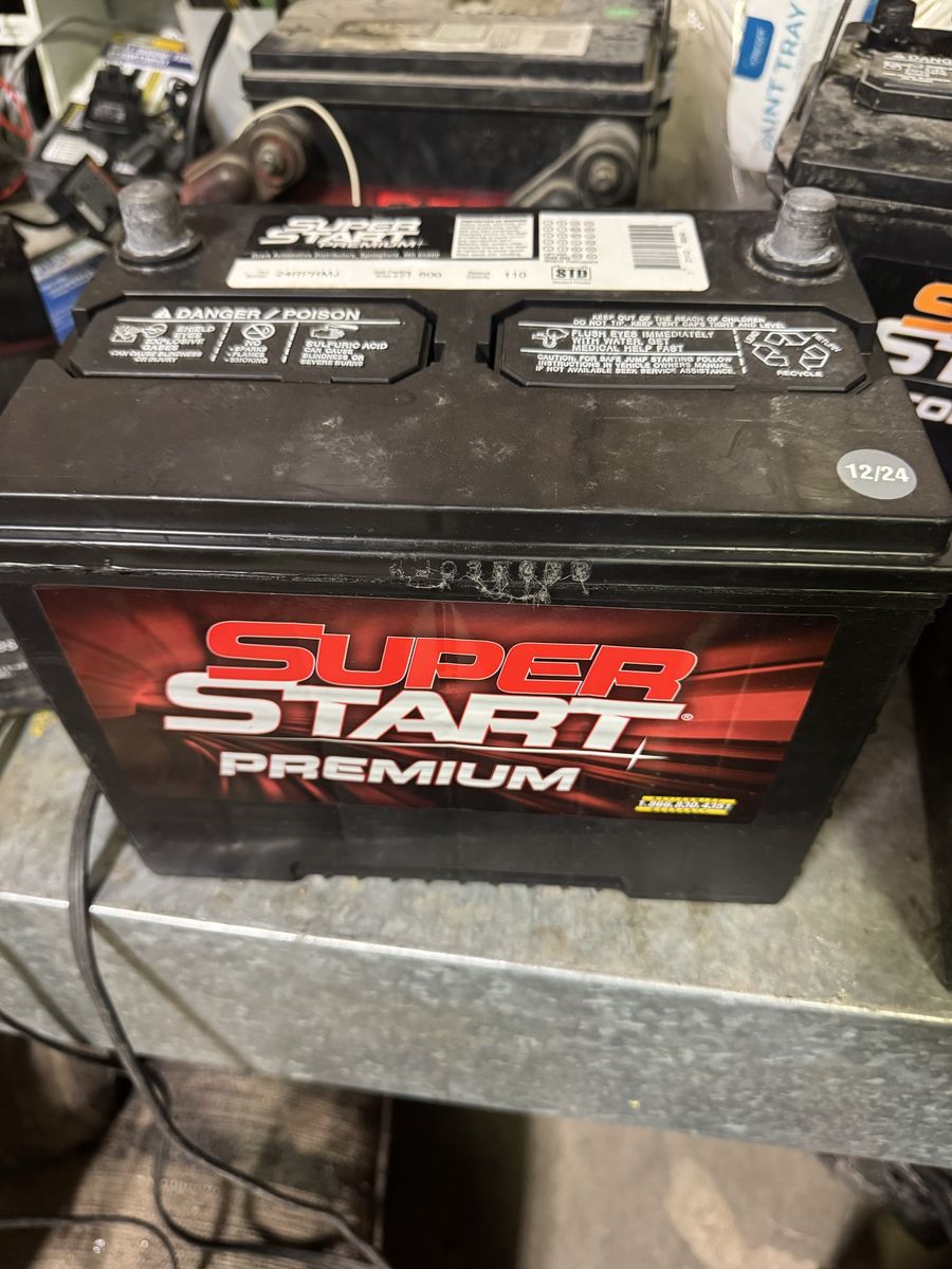 lightly Used Car battery 600 CCA