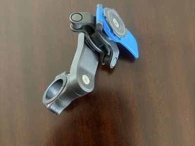 Quad Lock Out-Front Handlebar Mount - Black/Blue