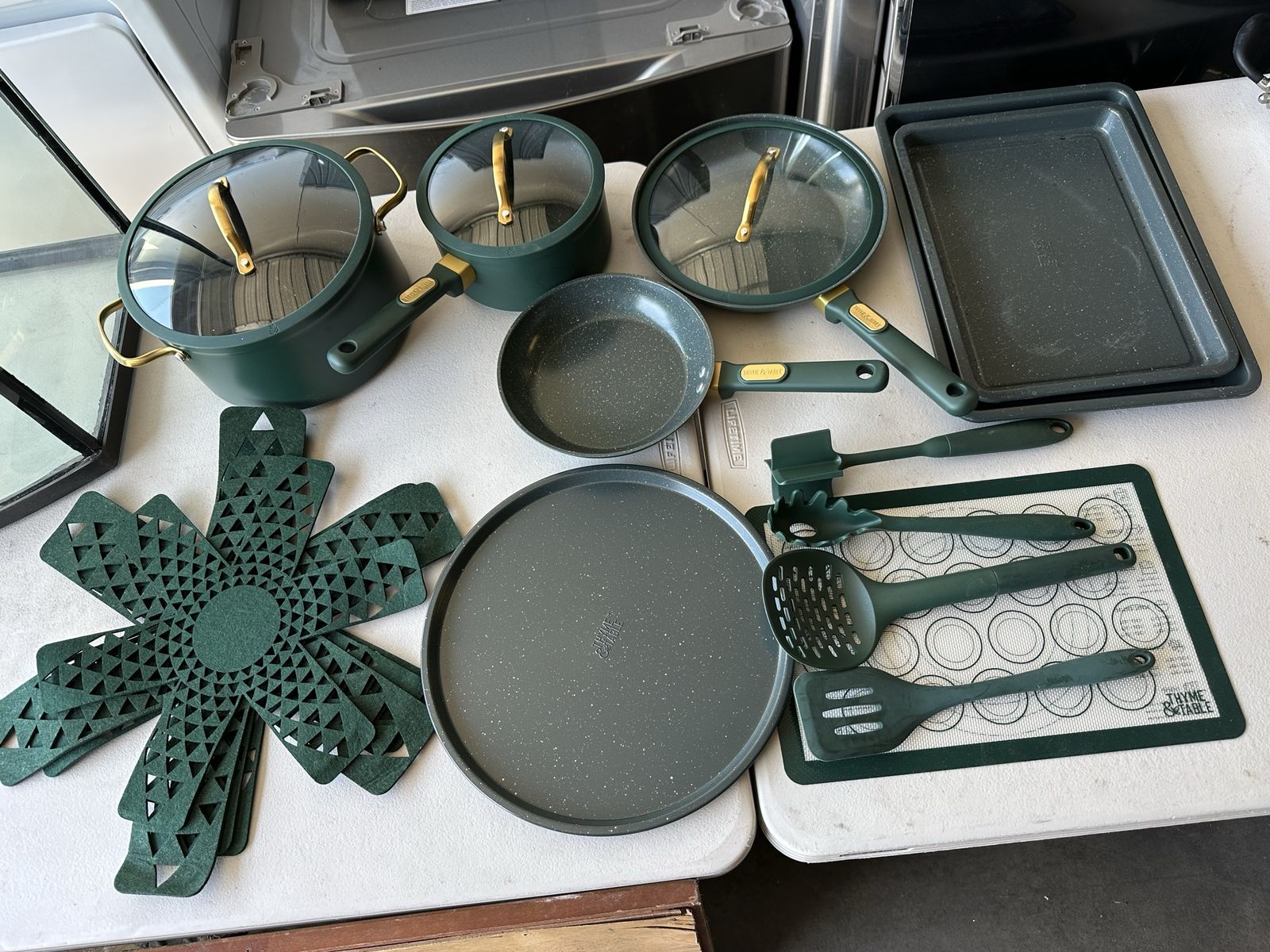 Thyme & Table Hunter Green 19-Piece Ceramic Non-Stick Granite Collection
