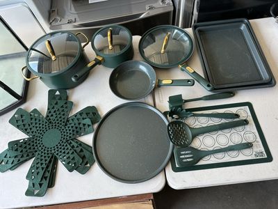 Thyme & Table Hunter Green 19-Piece Ceramic Non-Stick Granite Collection