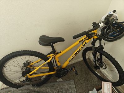 XS Motobecane 400HT Mountain Bike with front suspension and disc brakes