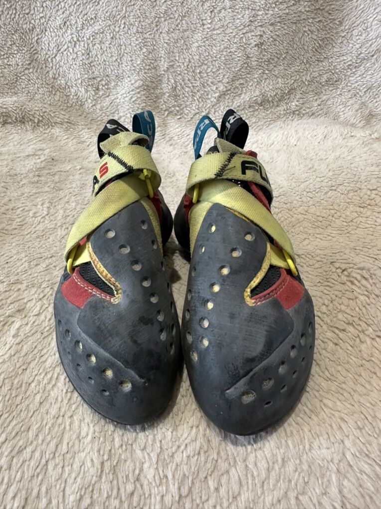 Scarpa Furia 5 Youth Size 3 Climbing Shoes