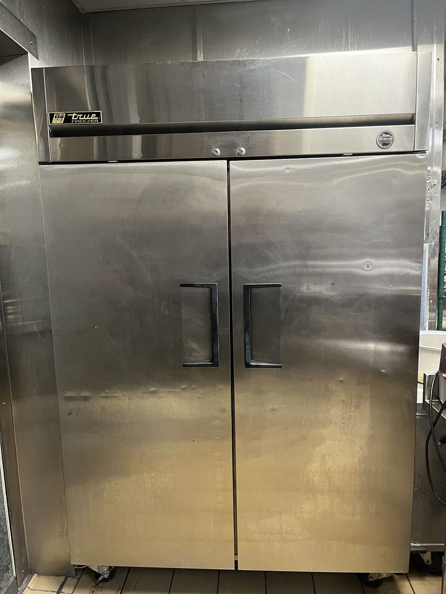 True TM-52F Commercial 2-Door Freezer