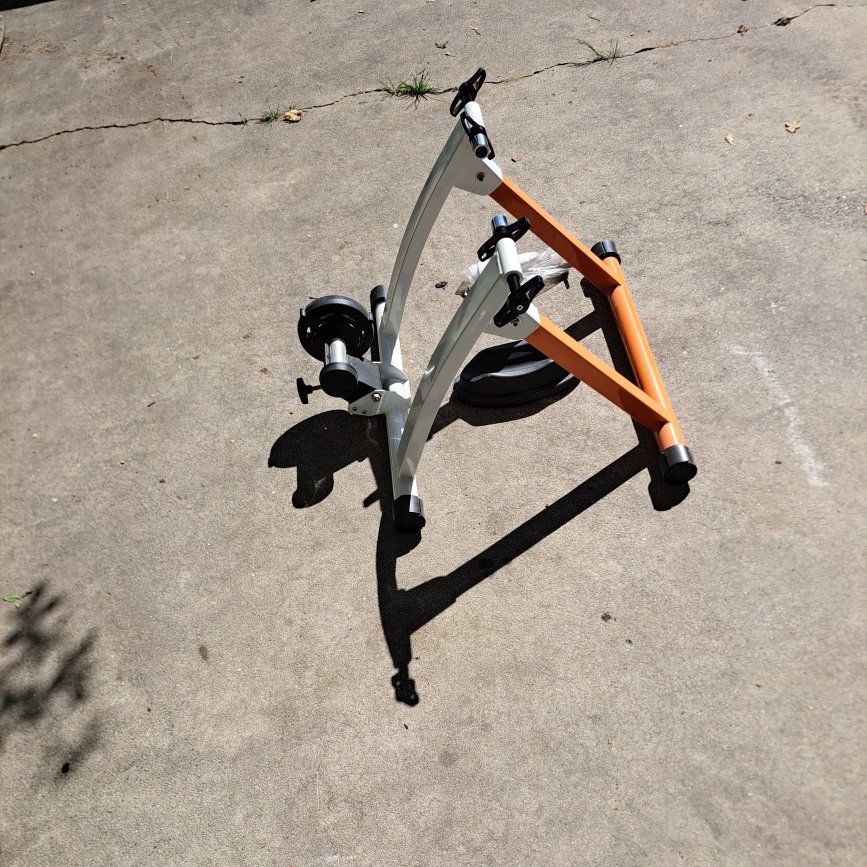 Indoor bicycle trainer