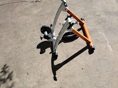 Indoor bicycle trainer