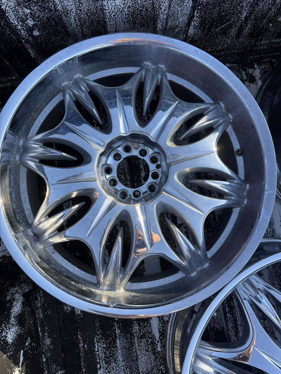 Incubus rims 24/10 they are 5 lug universal