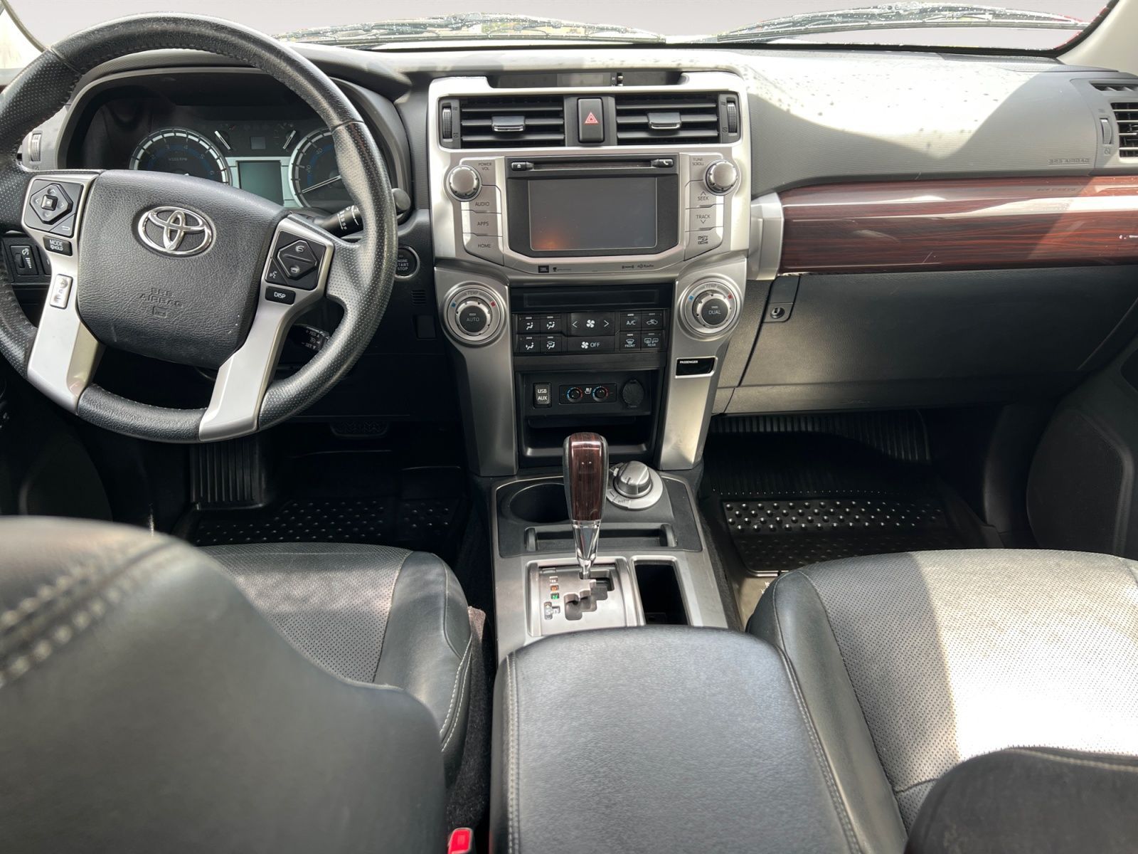 Main image 10