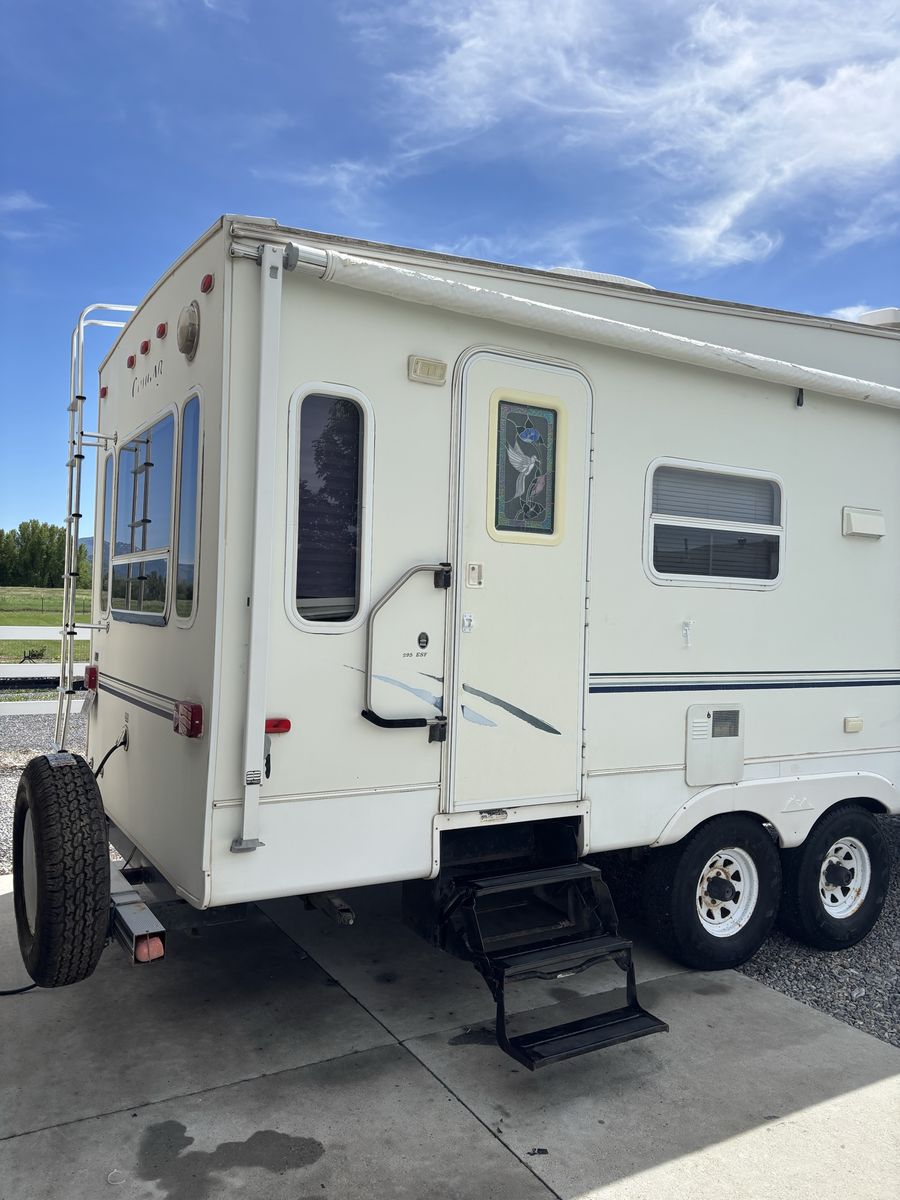 2002 Keystone Cougar 5th Wheel RV