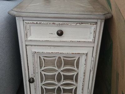 2 Magnolia Nightstands
