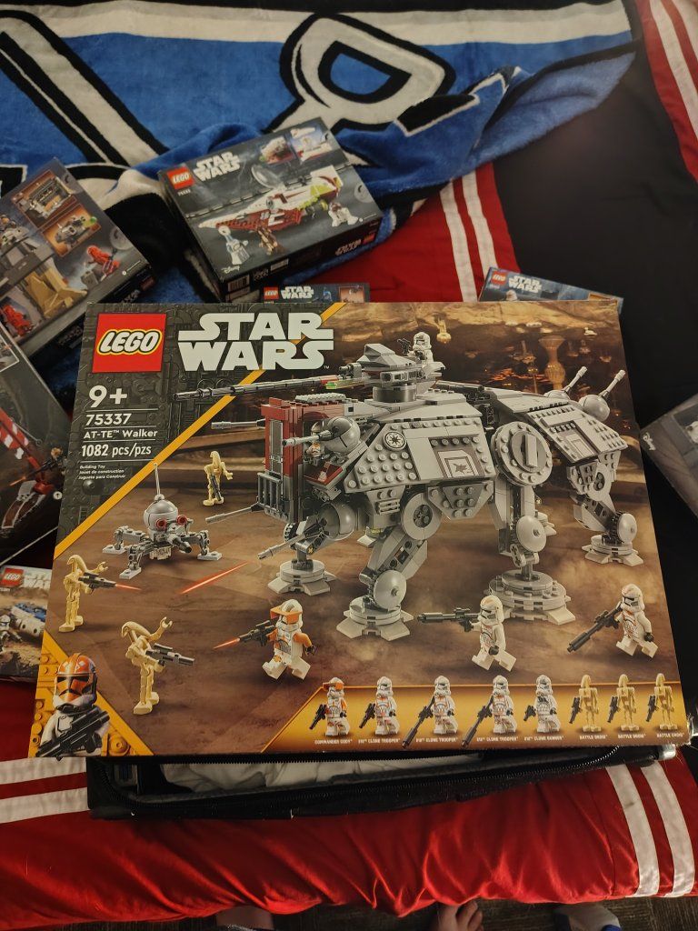 LEGO Star Wars AT-TE Walker Set 75337 - 1082 Pieces