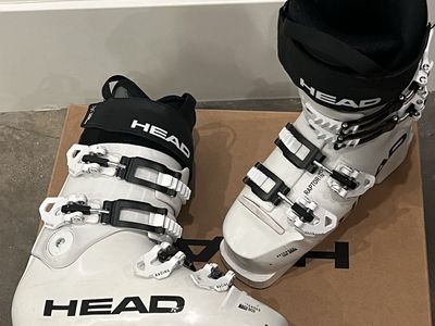 Head junior ski race boots, 23.5