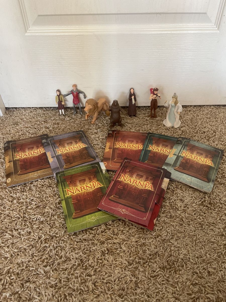 2005 The Chronicles of Narnia McDonalds Happy Meal Toys with Box/Backdrops