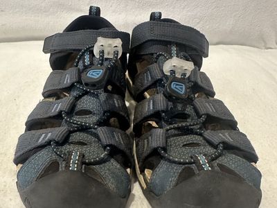 Keen youth size 1 charcoal, gray, washable, hiking sandals