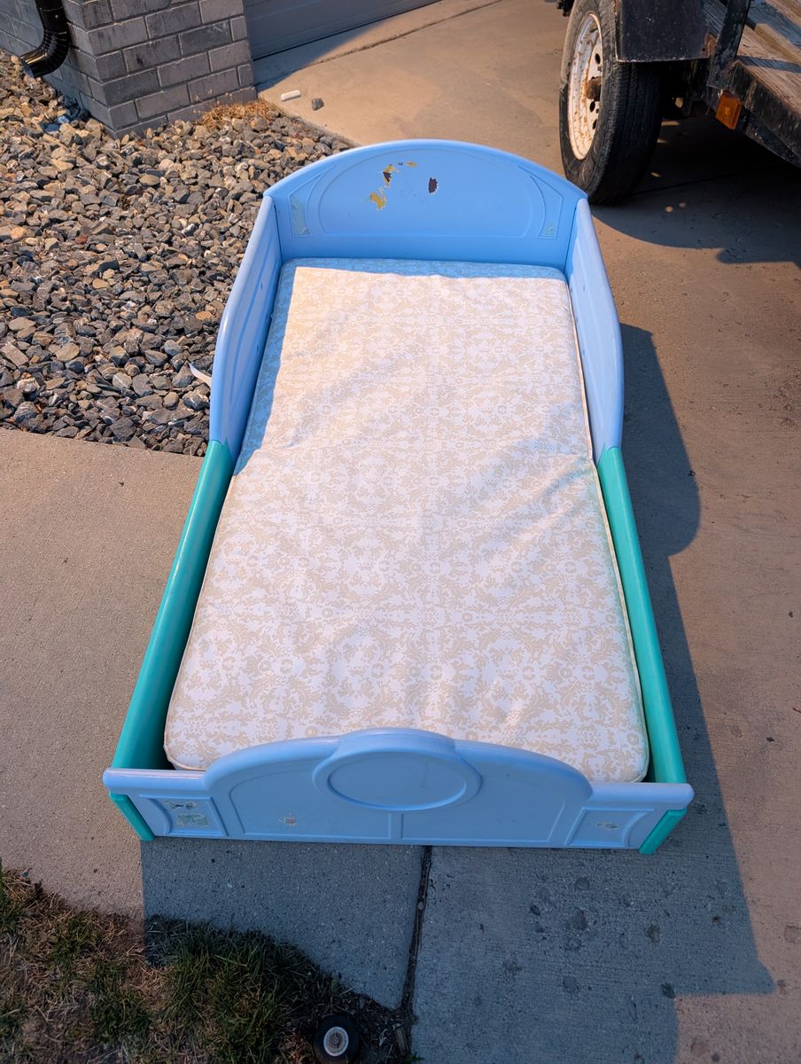 Toddler bed with mattress
