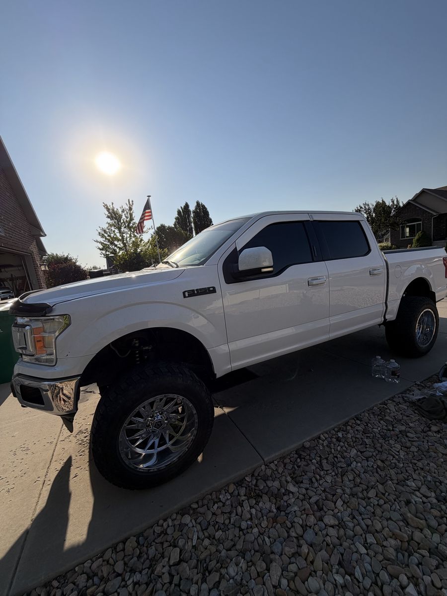 White Ford F-150 Xlt