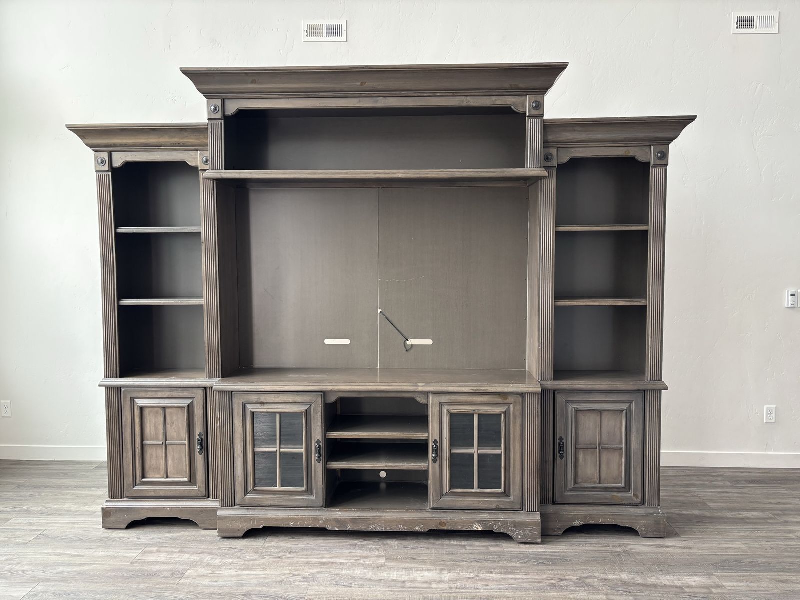 Entertainment center