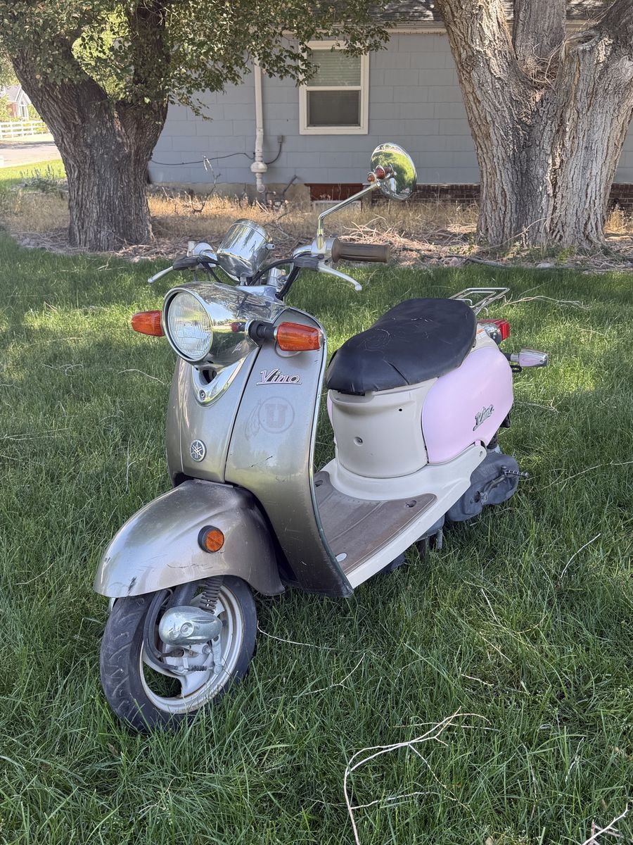 2006 Yamaha Vino 50 moped scooter