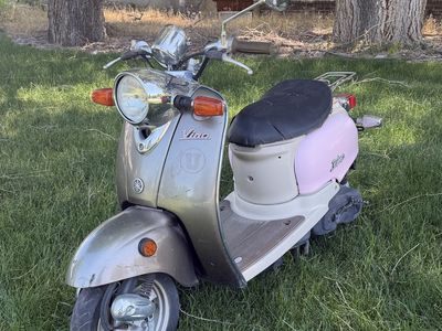 2006 Yamaha Vino 50 moped scooter