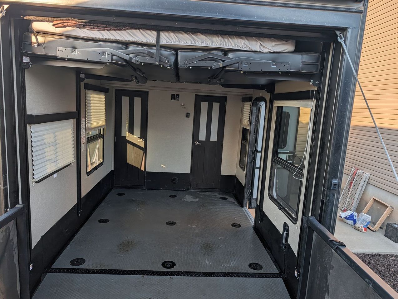 Main image 27