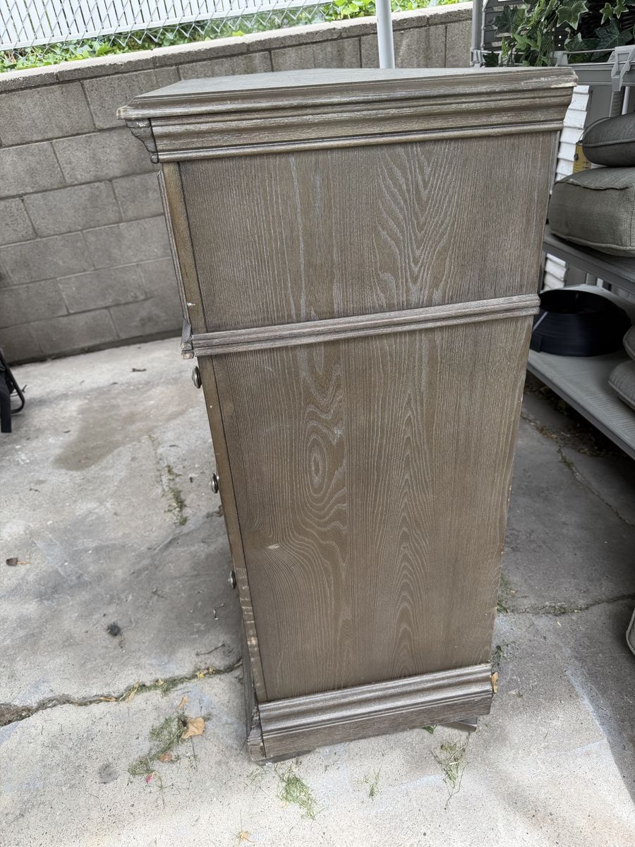 Main image 7