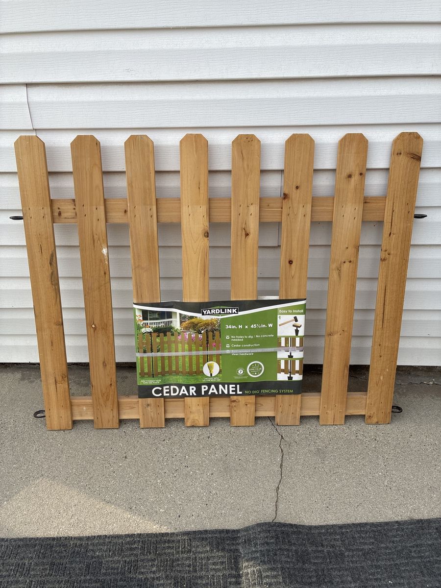 YARDLINK No-Dig Cedar Fence Panel 34in H x 45.5in W - Easy Install, No Concrete Needed