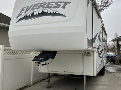 2005 Keystone Everest