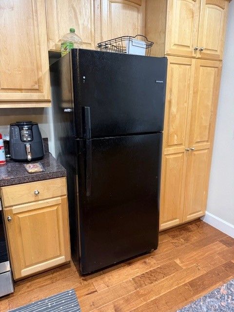 Refrigerator 21 Cubic Ft.