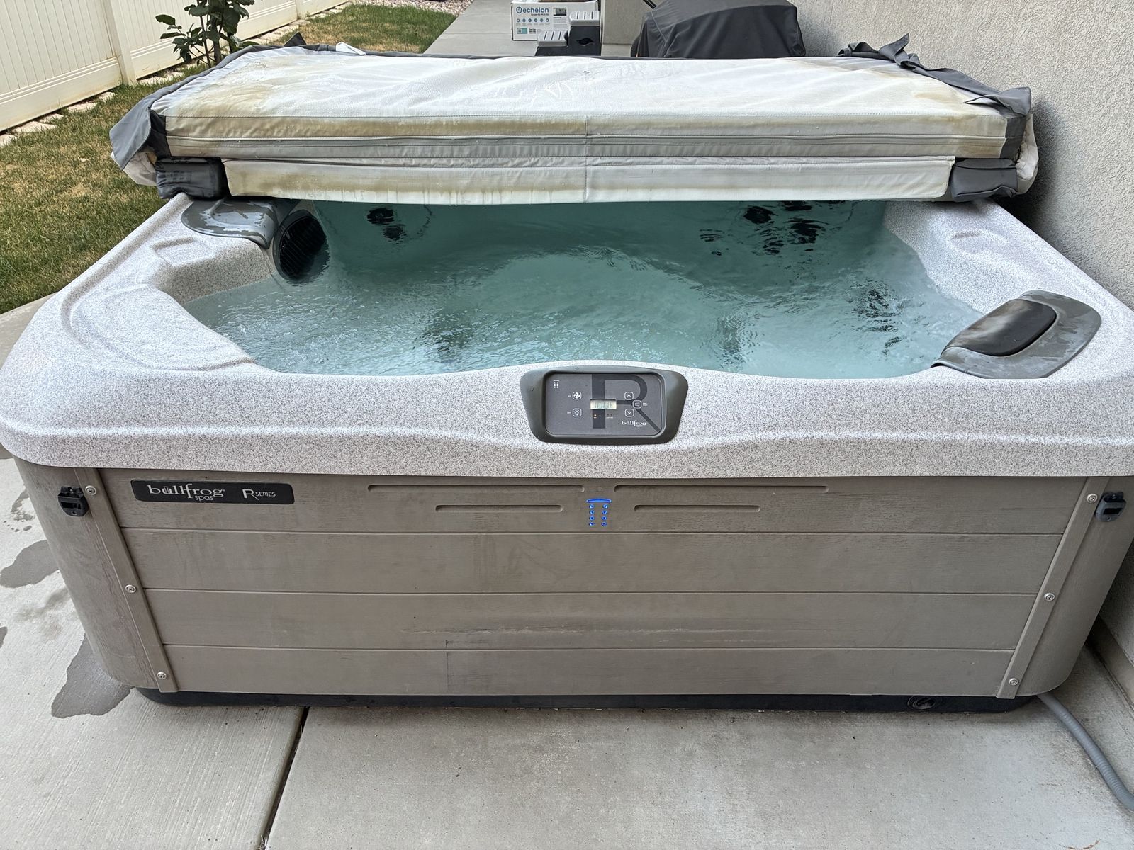 2017 Bullfrog Spas R6 Series Outdoor Hot Tub Spa with Cover - Send offers -