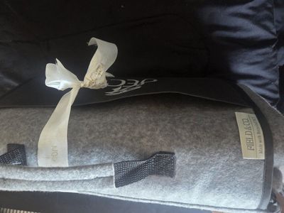 Super Soft & Warm: Features a cozy grey fleece tex