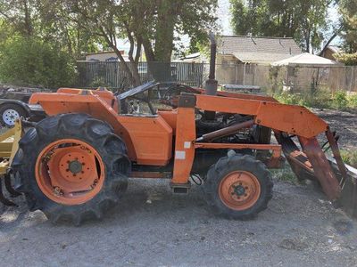 Kubota 4wd 4 cylinder diesel tractor with front end loader