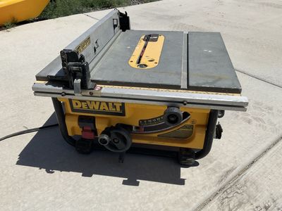 DEWALT Portable Table Saw - Compact Jobsite Saw