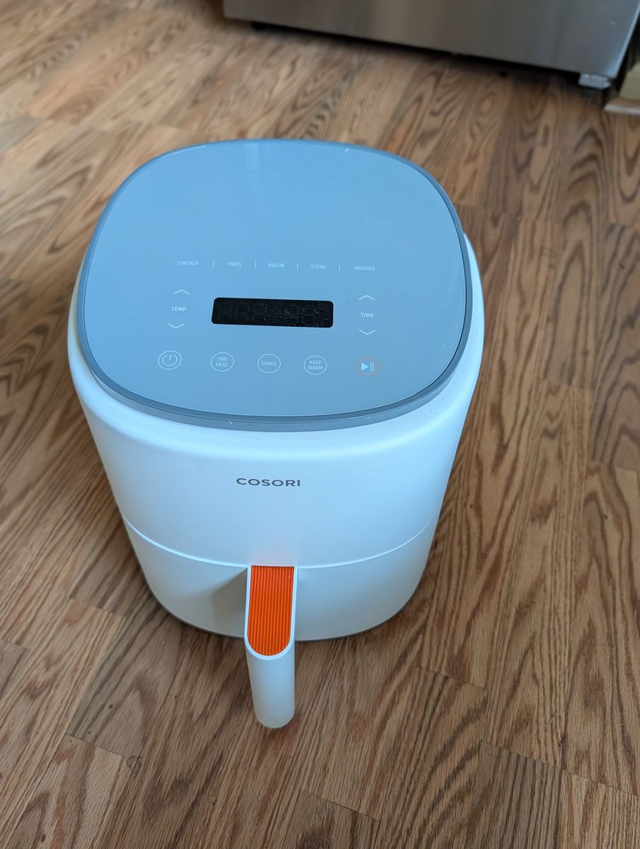 Cosori 4 Qt Air Fryer (CAF-LI401S) - Barely Used - Moving Sale