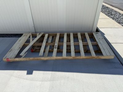 Free wood pallets