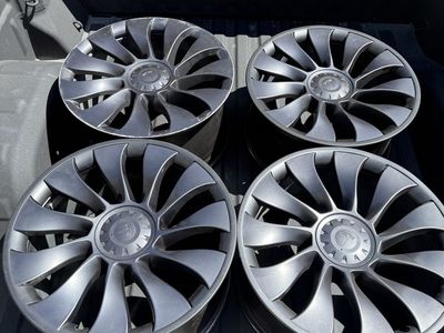 Set of 4 OEM Tesla Model Y 21" Überturbine Wheels