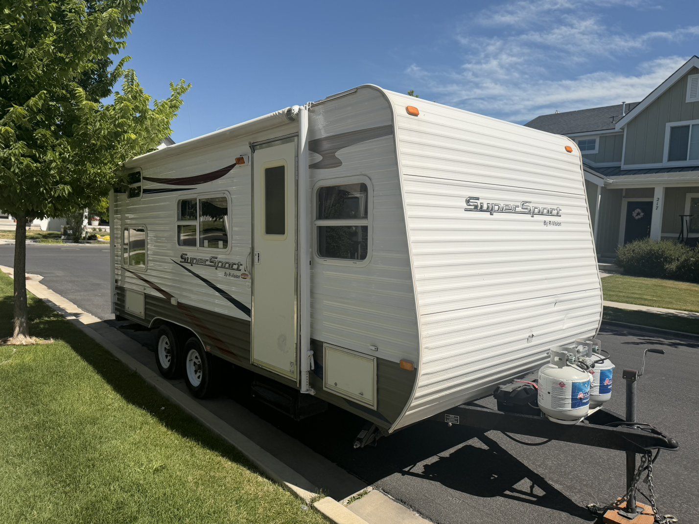 2011 super Sport by R-vision 19ft fully self-contained everything works the easy to tow lightweighted 3744lb