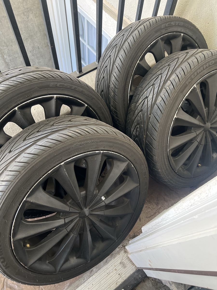 $100  Obo 205-45-17 Kumho tires 4x100