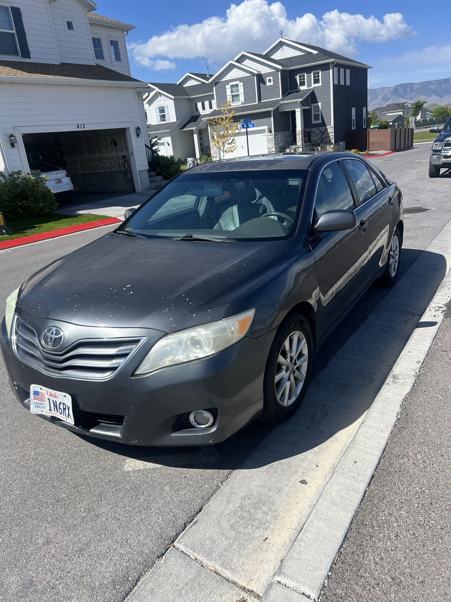 2011 TOYOTA CAMRY XLE V6